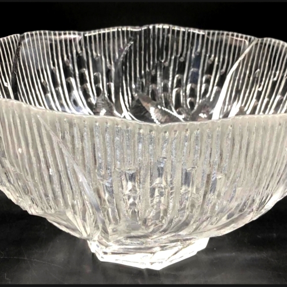 Vintage 24% Lead Crystal Salad Bowl - Ribbed Leaf Cut Glass Mid-Century Elegant - Picture 4 of 5